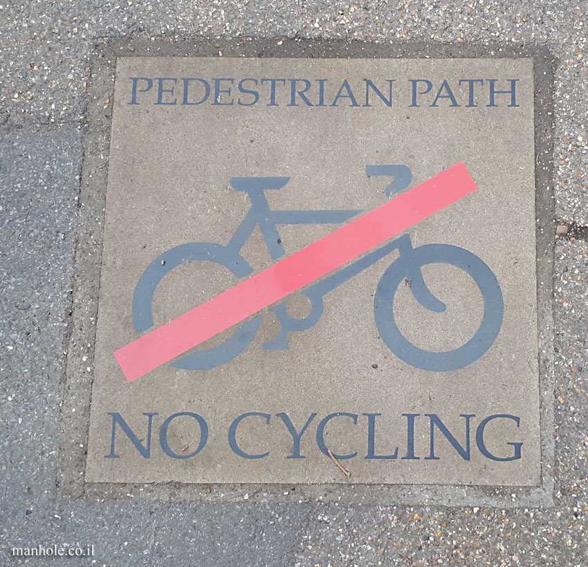 London - Pedestrian route, forbidden bicycle ride