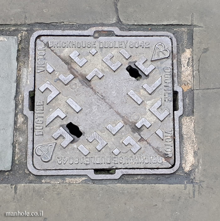 London - VICTOR - A small diagonal access cover 2