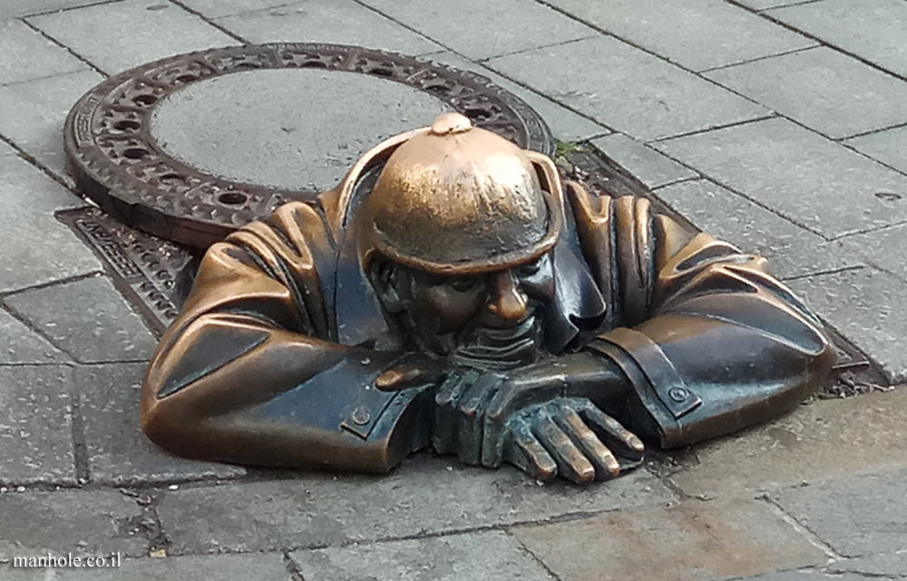 Bratislava - Outdoor sculpture - Man at work - CUMIL