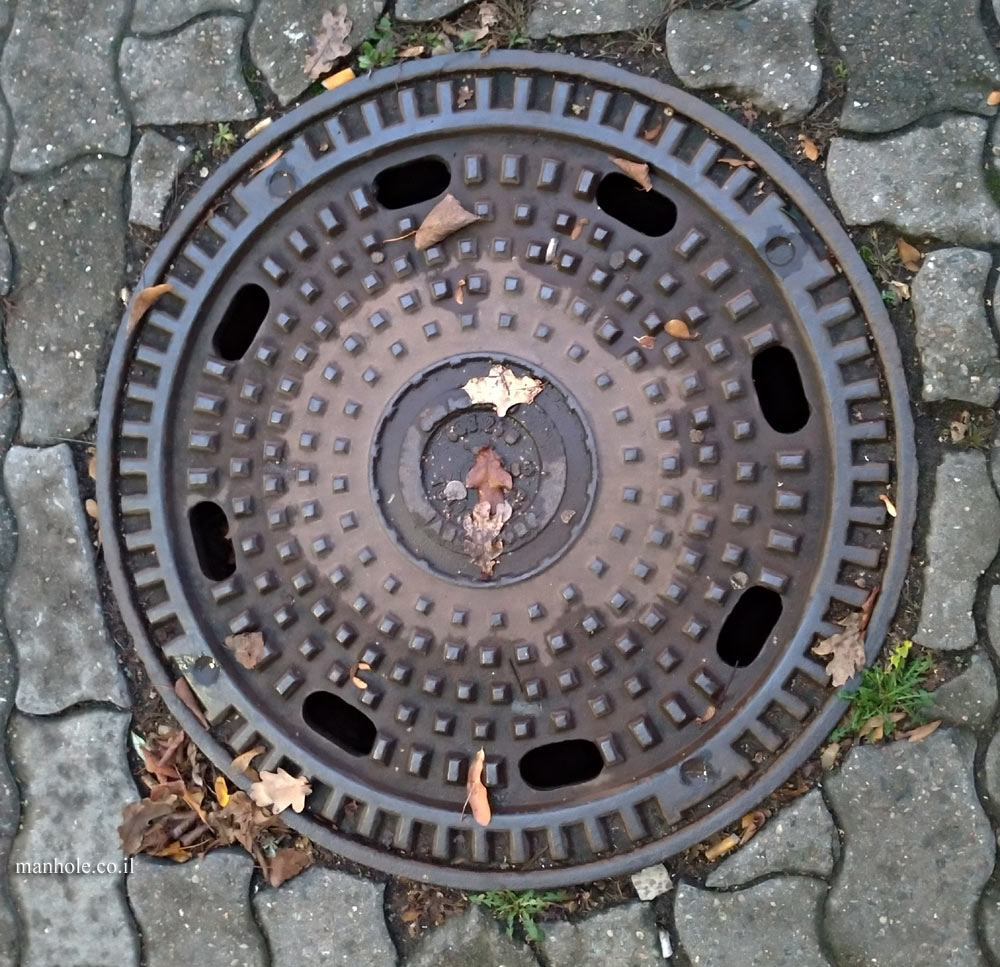 Leipzig - a round lid with circles of bumps in it