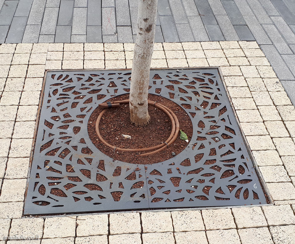 Tel Aviv - Tree grate with decorations