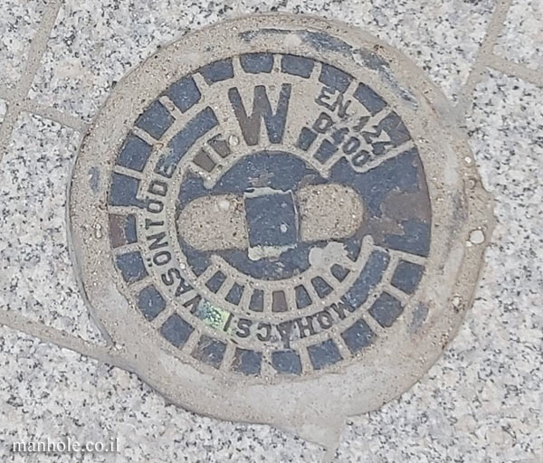 Budapest - A small water cover with lifting handle
