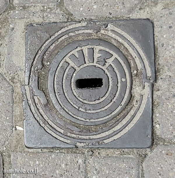 Budapest - a small water cover surrounded by an square frame