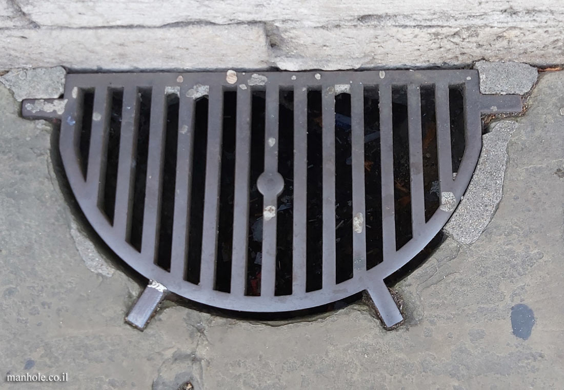 Oxford - Semicircular drain cover
