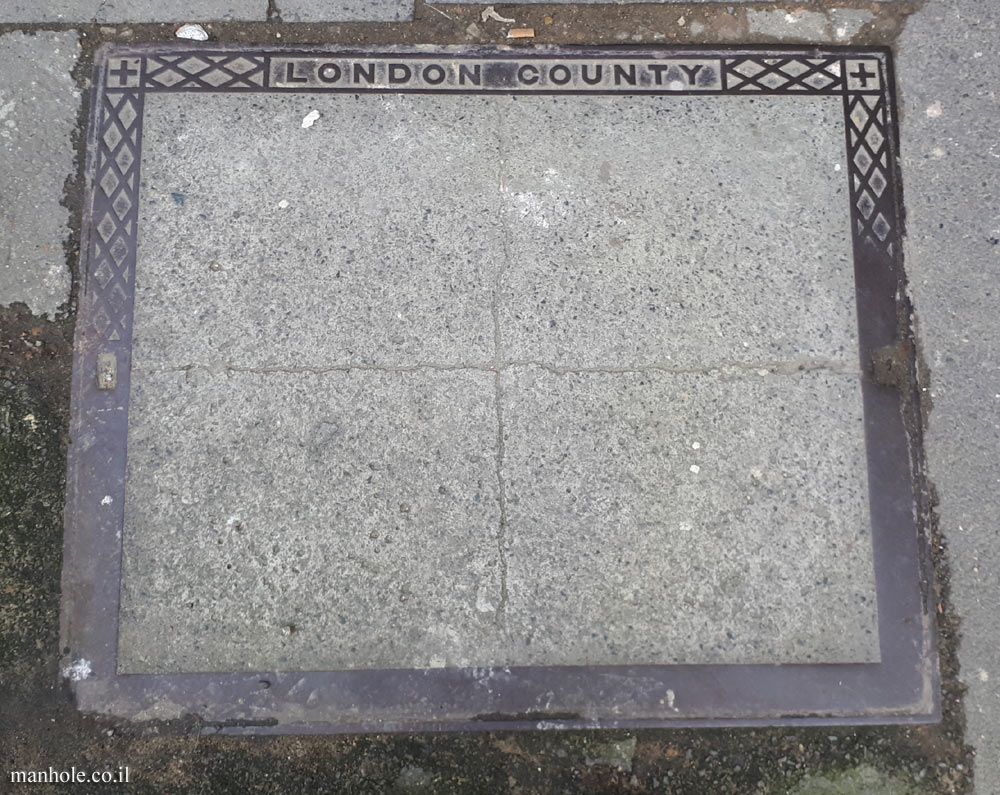 London - Greenwich - Concrete cover with ornate frame