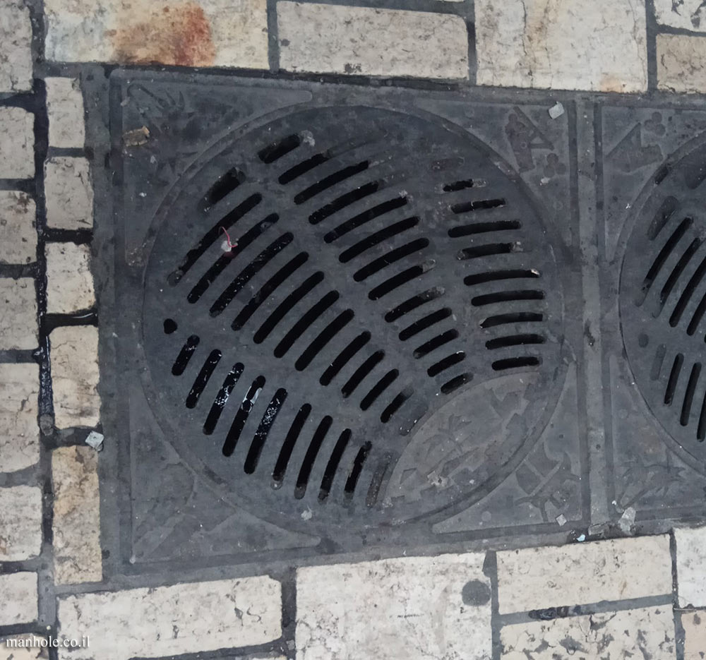Old Acre - Drain cover with grooves along arches