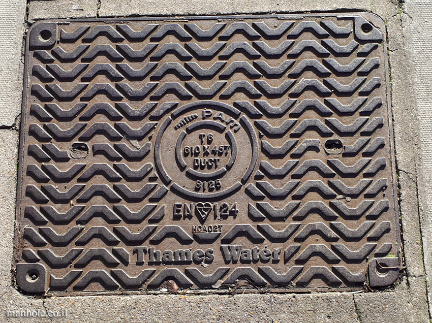 London - Thames Water - rectangular with circle in the middle of the lid