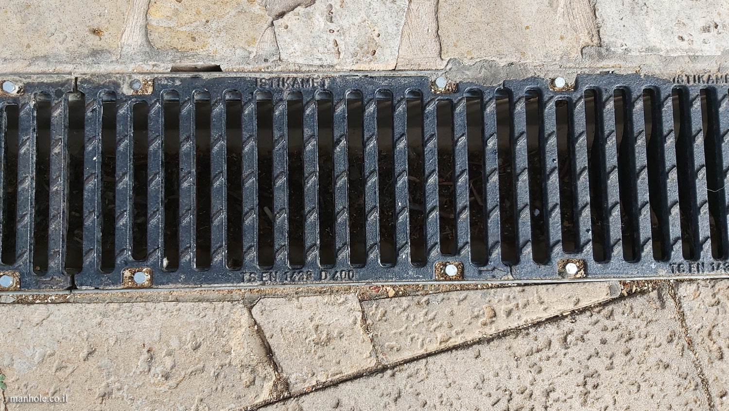 Tel Aviv - Pavement drainage - drainage strip