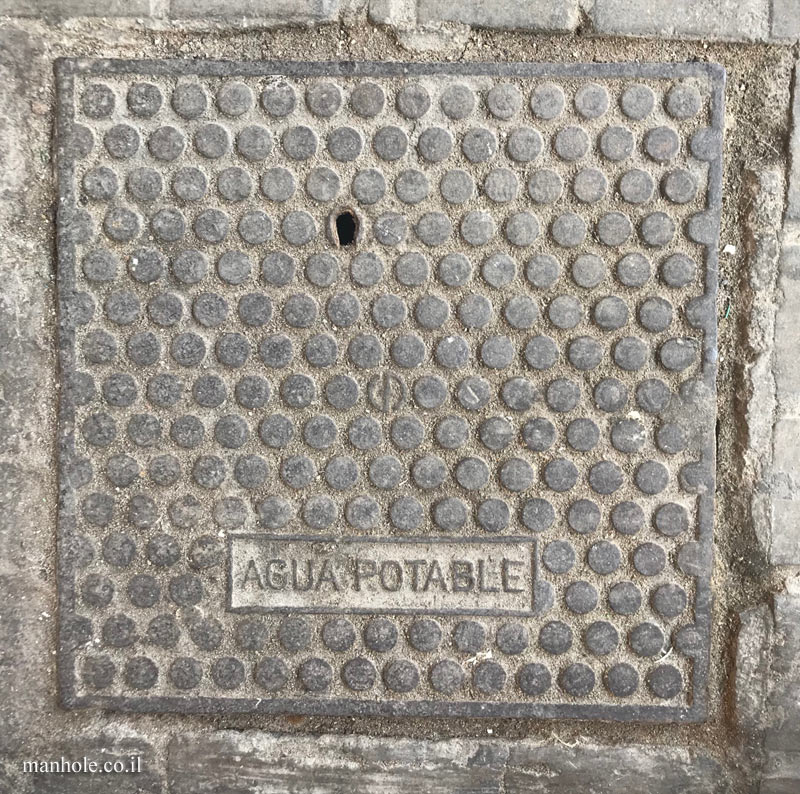 Barcelona - drinking water - cover with dots