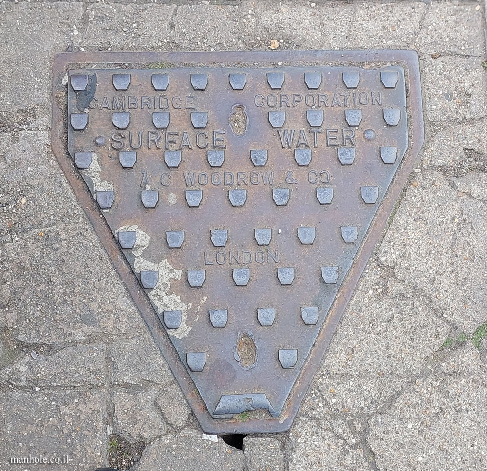 Cambridge - Surface water - Cover in a shape close to the triangle (2)