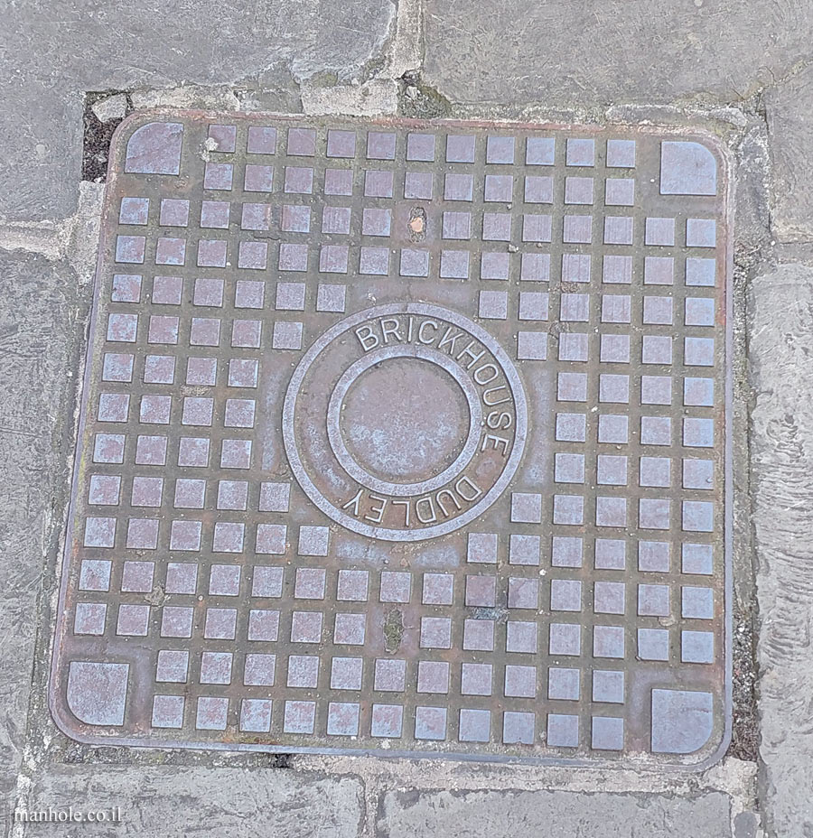 London - square lid with a circle in the middle