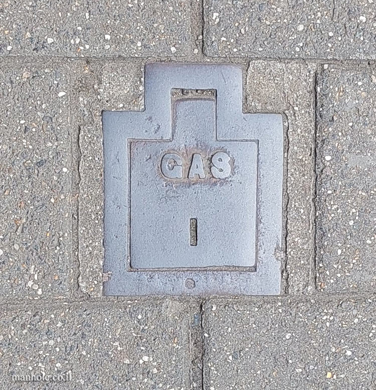 Cambridge - a small gas cover with a lifting hinge