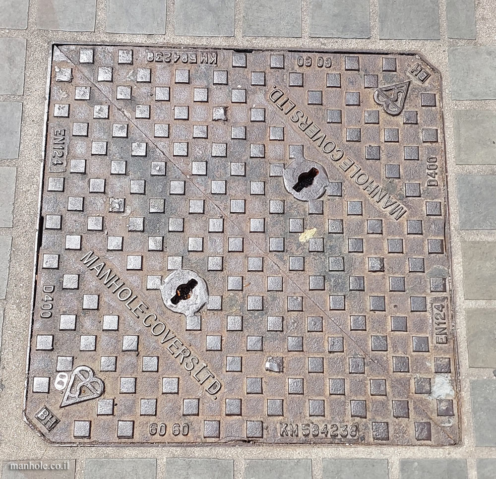 London - Cover made by Manhole Covers Ltd - Diagonal