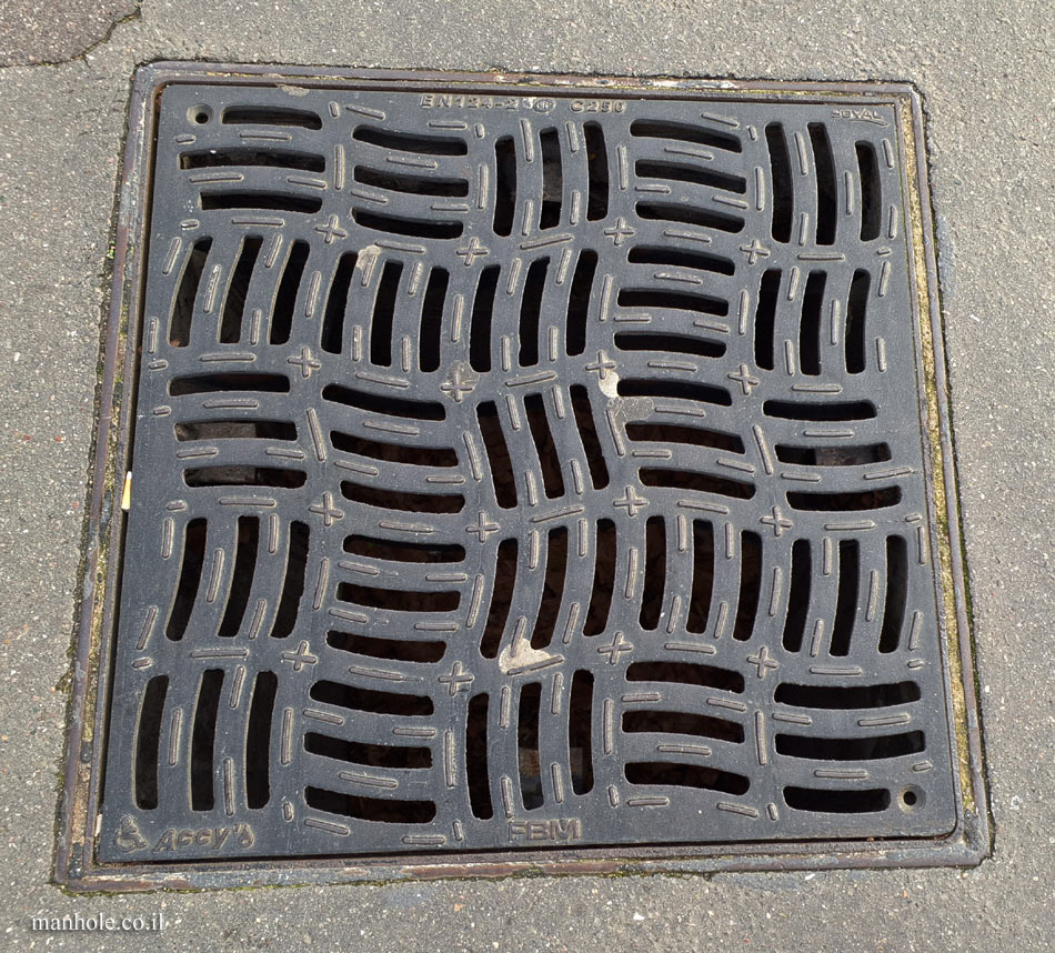 Paris - drain cover with curvilinear drainage grooves (3)