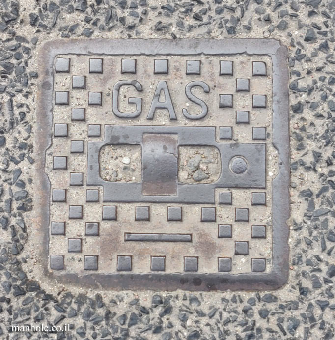 Warsaw - small square gas manhole cover (2)