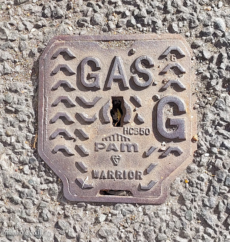 London - gas - a very small lid with a special shape