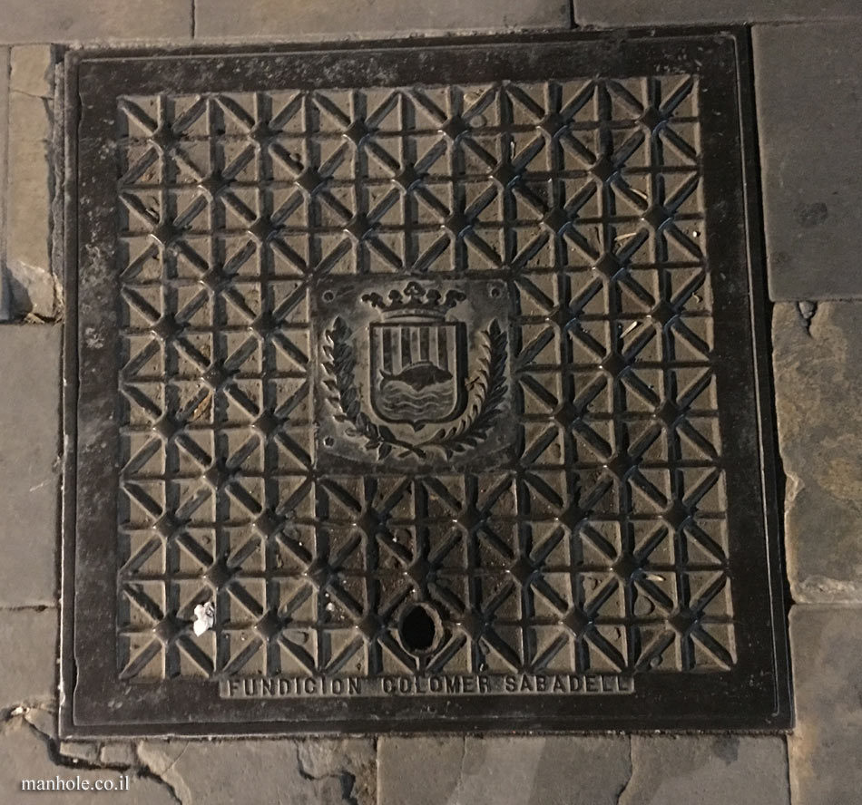 Mollet del Vallès - Square cover with city emblem