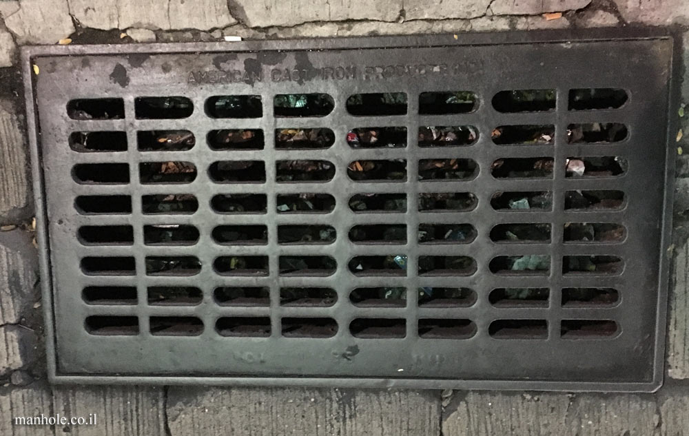 New York - Brooklyn - Drainage of sidewalk without upper part