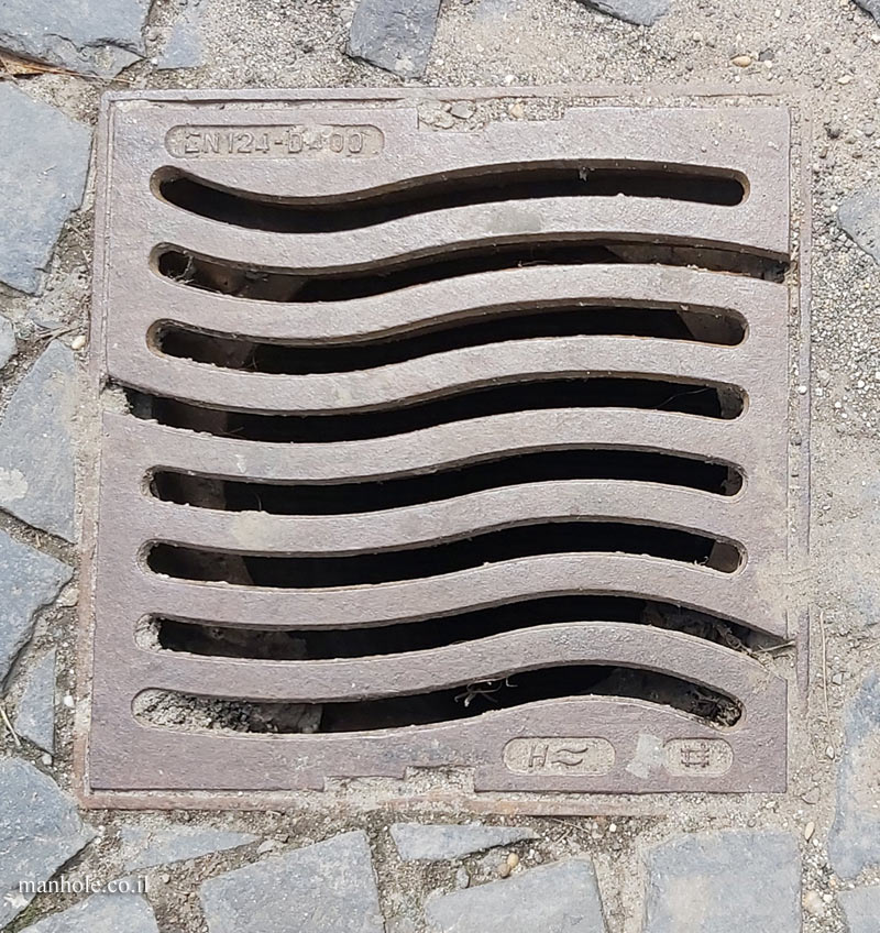 Budapest - drainage cover with wave-shaped grooves
