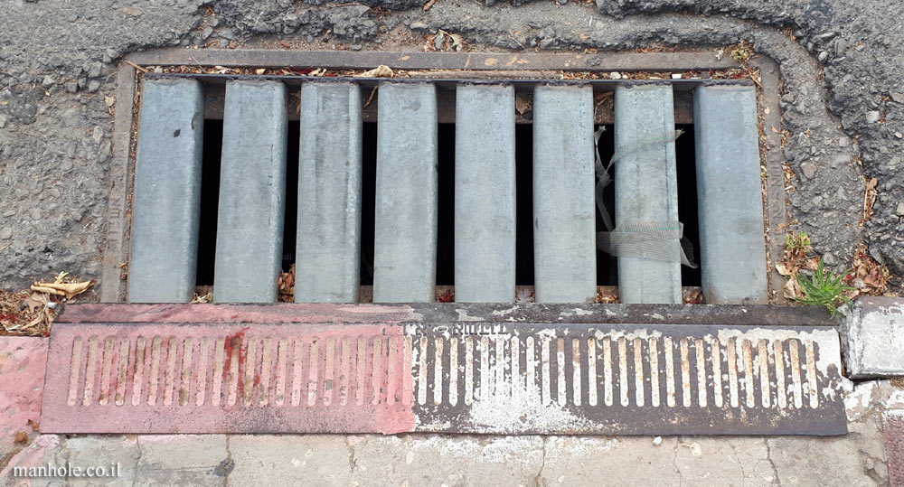 AZOR - Sidewalk drainage with extremely wide stripes (2)