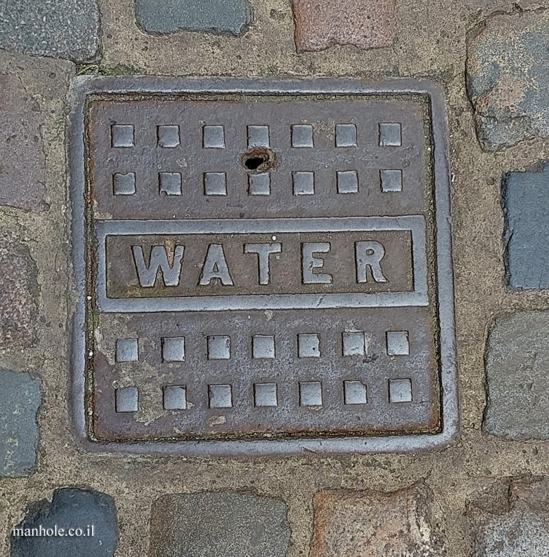 London - Water - Camden Market - Small square cover