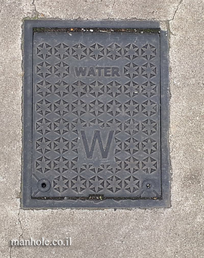 London - Greenwich  - Water - a small cover with lots of stars