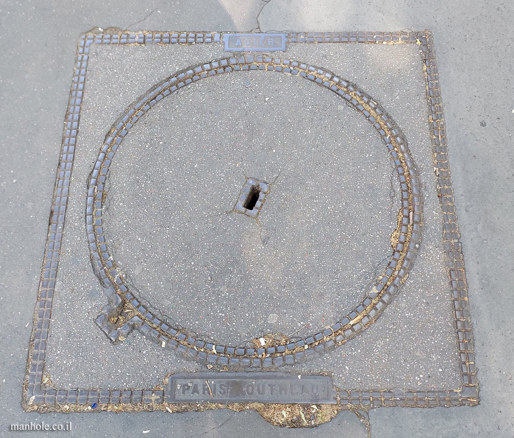 Paris - A round concrete cover in a square frame (3)